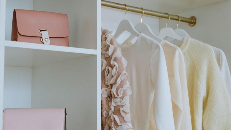 Tips For Organizing A Minimalist Wardrobe Effectively